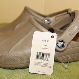 Tan Crocs solid, NWT, S 7 women's or men's 5